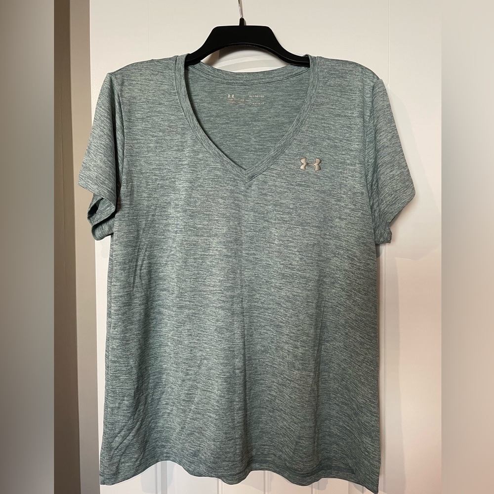 Light green Under Armour heat gear t-shirt XL loose fit